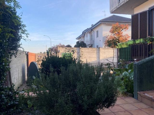 Villa Indipendente in vendita a Parabiago, Lombardia