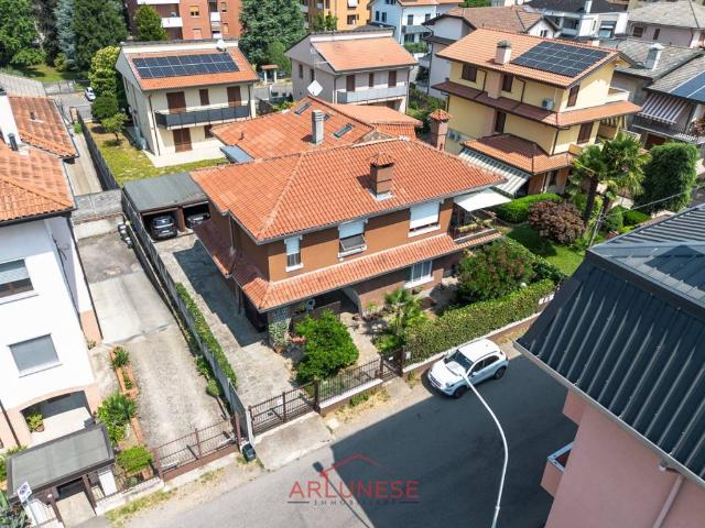 Villa Indipendente in vendita a San Lorenzo, Parabiago