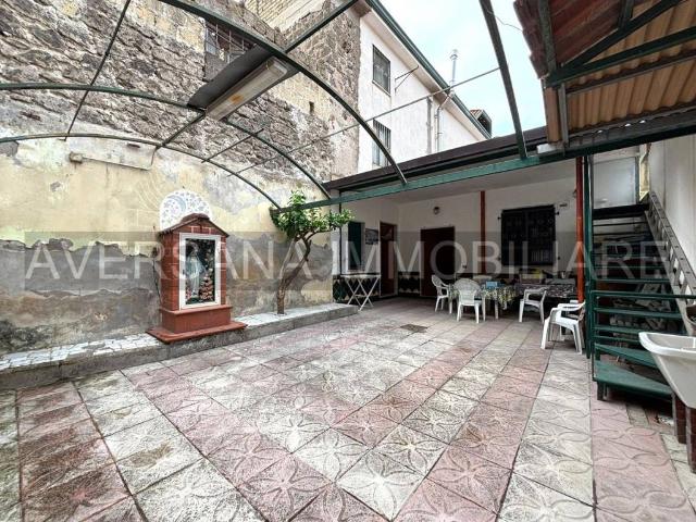 Villa Indipendente in vendita a Parete, Campania
