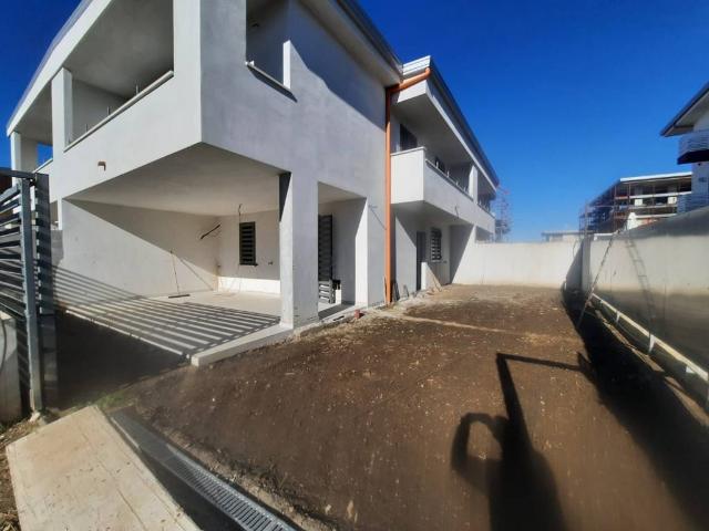Villa Indipendente in vendita a Parete, Campania