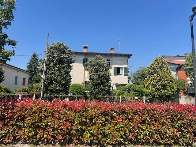 Villa Indipendente in vendita a Lubiana, Sorbolo