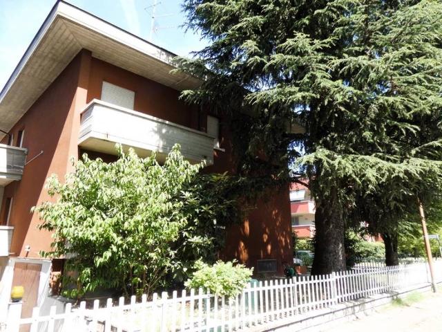 Villa Indipendente in vendita a Lubiana, Sorbolo
