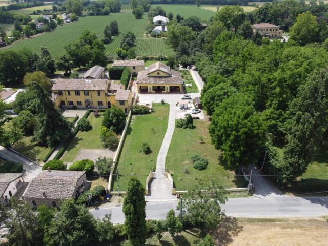 Villa Indipendente in vendita a Lubiana, Sorbolo