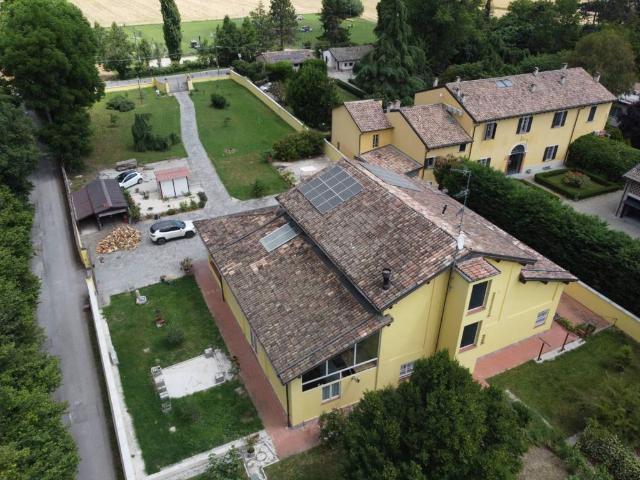 Villa Indipendente in vendita a Lubiana, Sorbolo