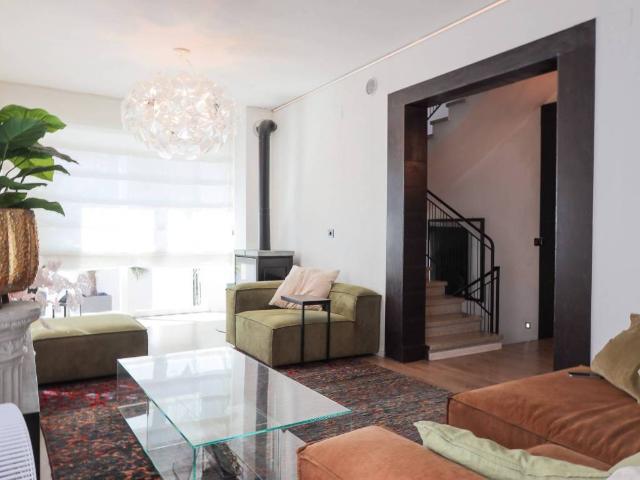Villa Indipendente in vendita a Lubiana, Sorbolo