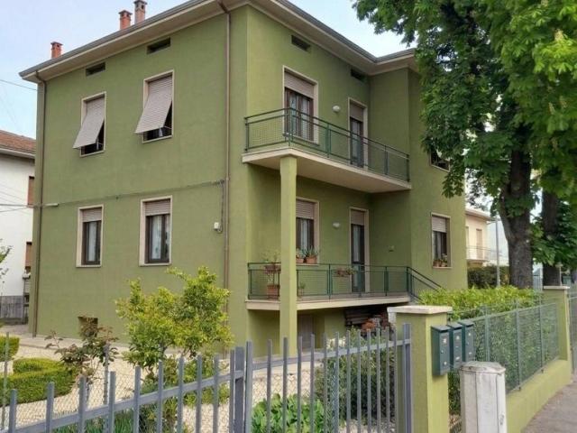 Villa Indipendente in vendita a San Pellegrino, Sorbolo