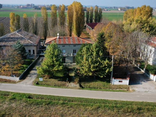 Villa Indipendente in vendita a Golese, Sorbolo