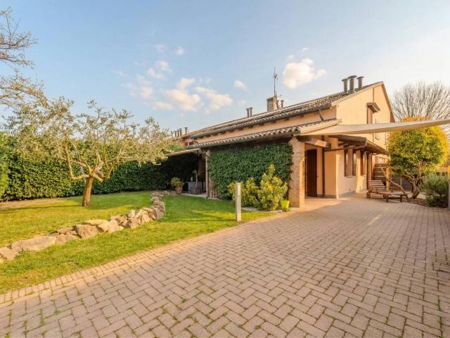 Villa Indipendente in vendita a San Pancrazio, Sorbolo
