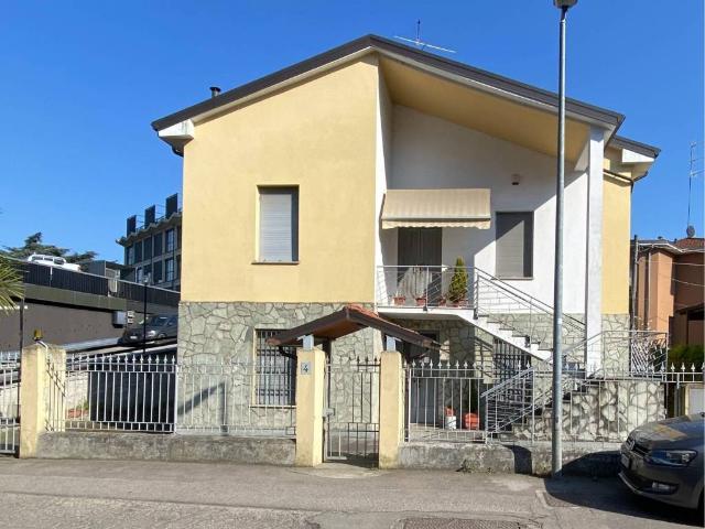 Villa Indipendente in vendita a San Pellegrino, Sorbolo