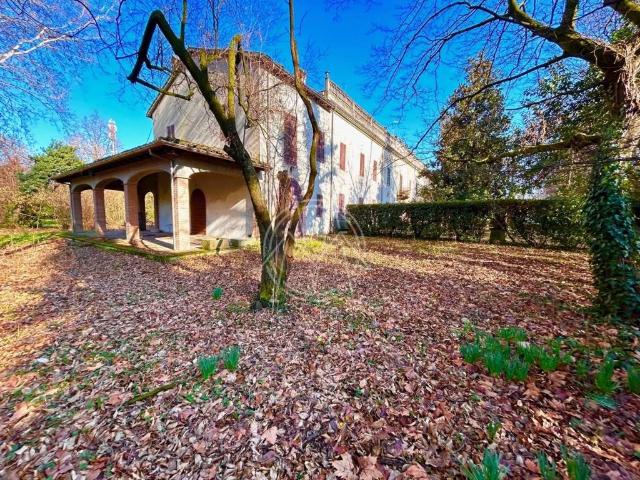 Villa Indipendente in vendita a Lubiana, Sorbolo