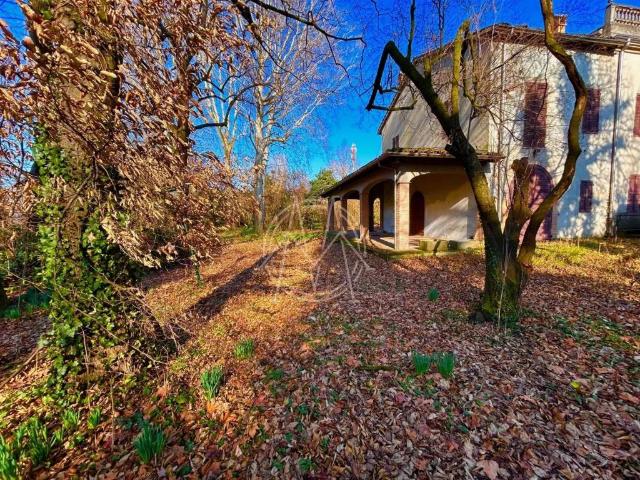 Villa Indipendente in vendita a Lubiana, Sorbolo