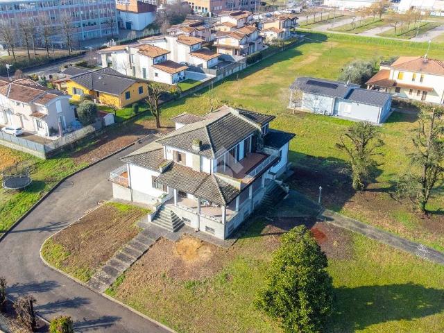 Villa Indipendente in vendita a Scarzara, Sorbolo