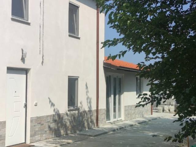 Villa Indipendente in vendita a Lubiana, Sorbolo