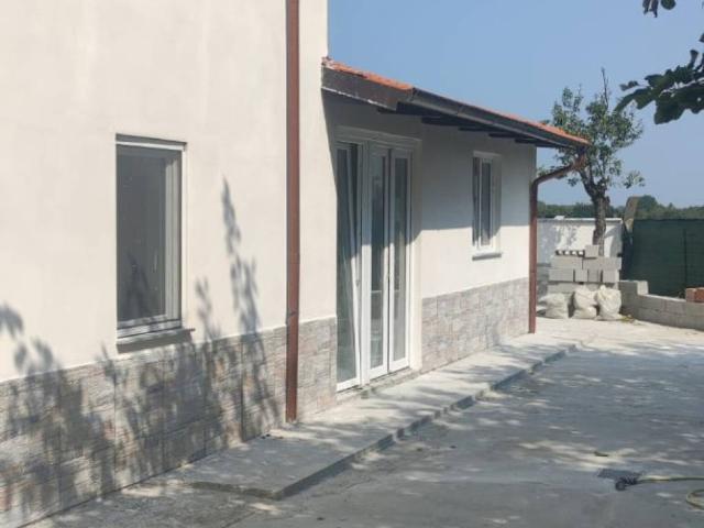 Villa Indipendente in vendita a Lubiana, Sorbolo