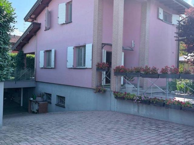 Villa Indipendente in vendita a Crocetta, Parma