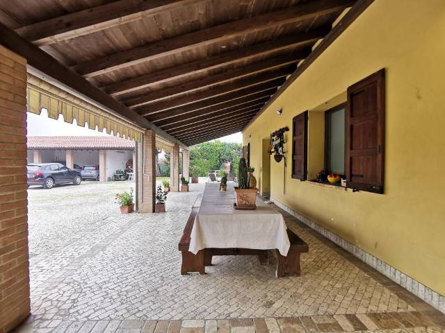 Villa Indipendente in vendita a Golese, Sorbolo