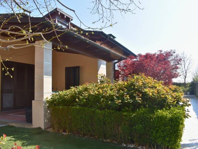 Villa Indipendente in vendita a Lubiana, Sorbolo