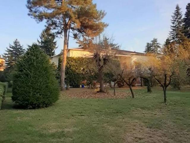 Villa Indipendente in vendita a Lubiana, Sorbolo