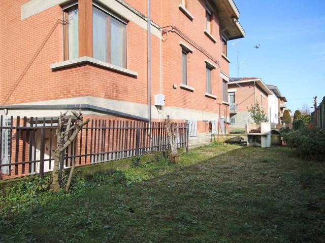 Villa Indipendente in vendita a Lubiana, Sorbolo