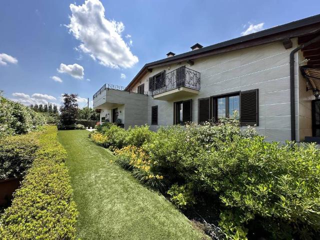 Villa Indipendente in vendita a Lubiana, Sorbolo