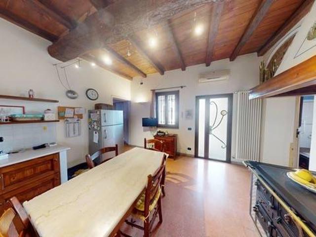 Villa Indipendente in vendita a Parona, Lombardia