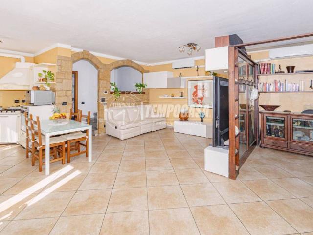 Villa Indipendente in vendita a Parona, Lombardia