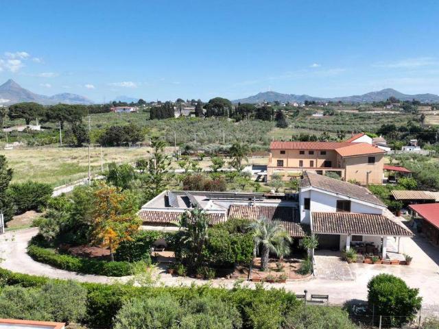 Villa Indipendente in vendita a Partinico, Sicilia