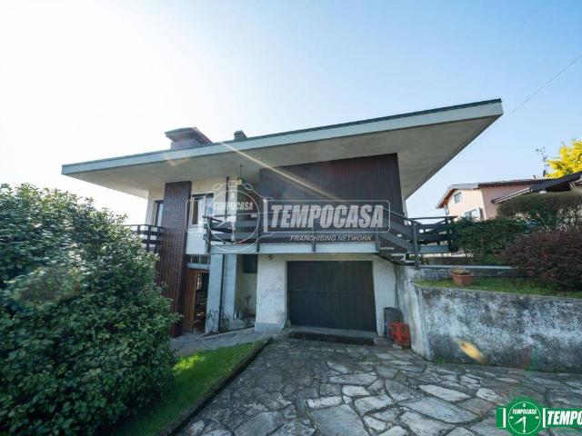Villa Indipendente in vendita a Paruzzaro, Novara