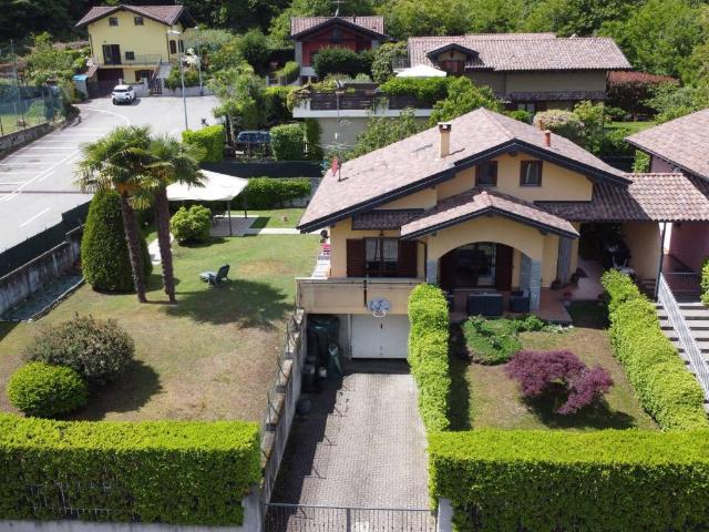 Villa Indipendente in vendita a Paruzzaro, Novara