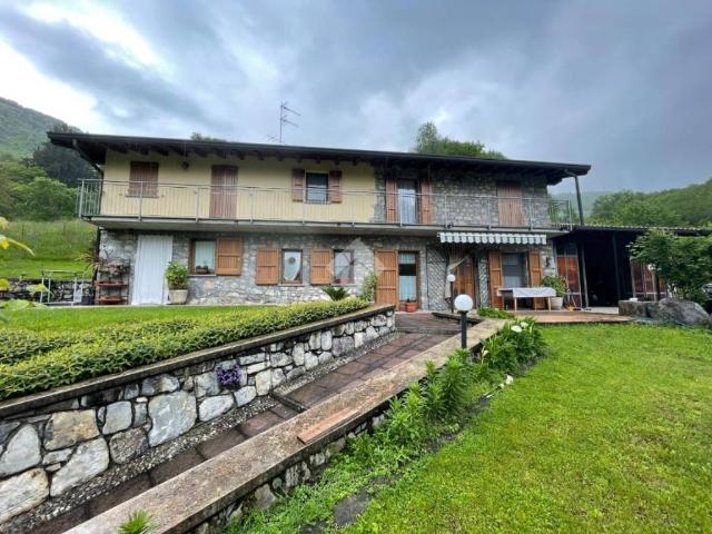 Villa Indipendente in vendita a Parzanica, Lombardia