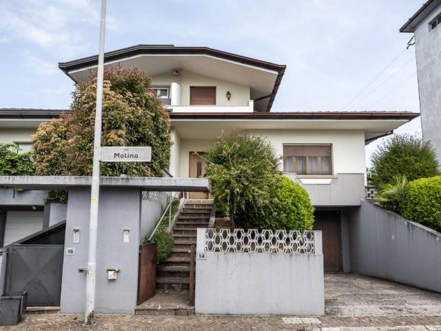 Villa Indipendente in vendita a Pasian Di Prato, Friuli-Venezia Giulia