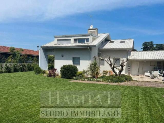 Villa Indipendente in vendita a Santa Caterina / Sante Catarine, Pasian di Prato / Pasian di Prât