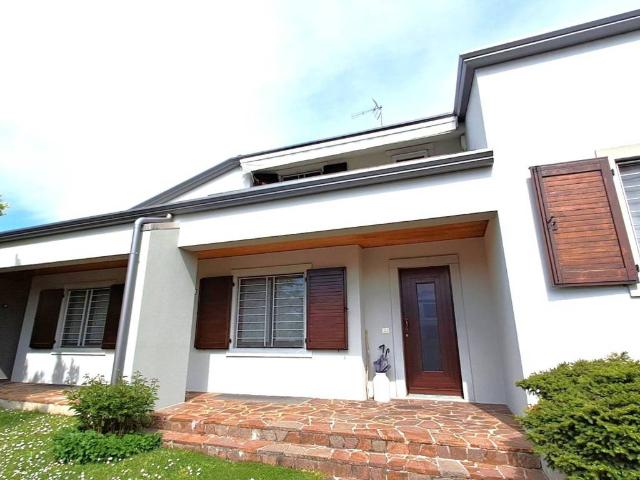 Villa Indipendente in vendita a Pasian Di Prato, Friuli-Venezia Giulia