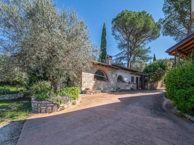 Villa Indipendente in vendita a Passignano Sul Trasimeno, Umbria