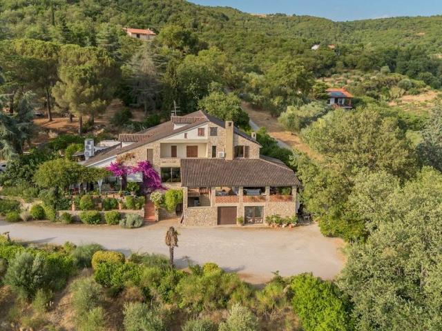 Villa Indipendente in vendita a Cerqueto, Passignano Sul Trasimeno