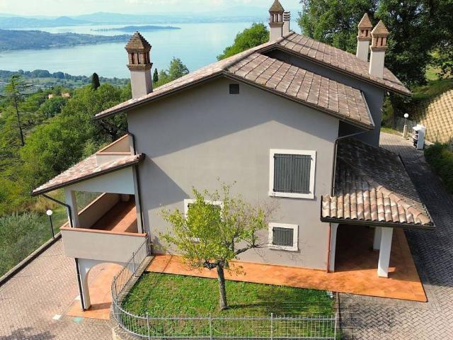 Villa Indipendente in vendita a Passignano Sul Trasimeno, Umbria