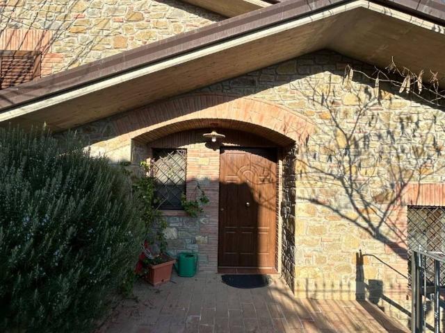 Villa Indipendente in vendita a Cerqueto, Passignano Sul Trasimeno