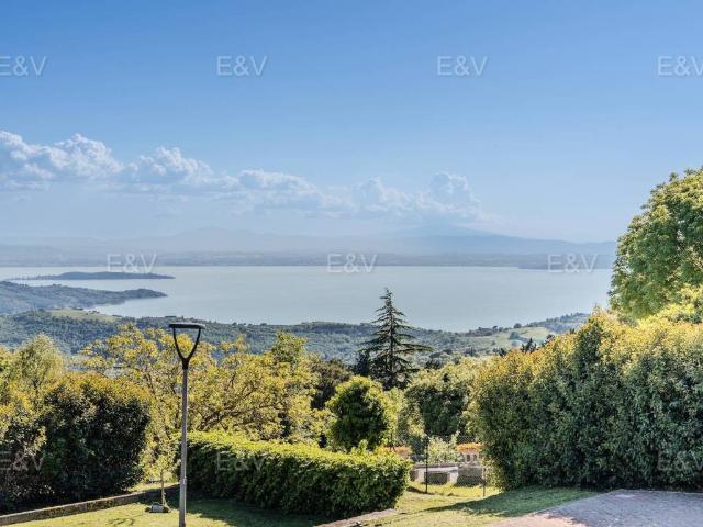 Villa Indipendente in vendita a Passignano Sul Trasimeno, Umbria