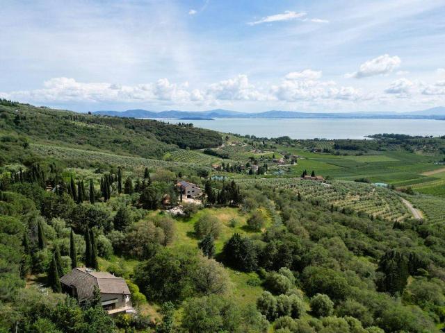 Villa Indipendente in vendita a Passignano Sul Trasimeno, Umbria