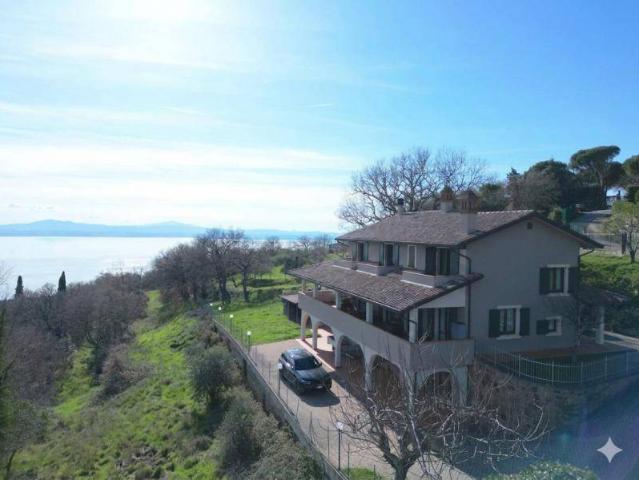 Villa Indipendente in vendita a Passignano Sul Trasimeno, Umbria