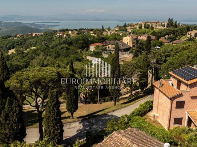 Villa Indipendente in vendita a Passignano Sul Trasimeno, Umbria
