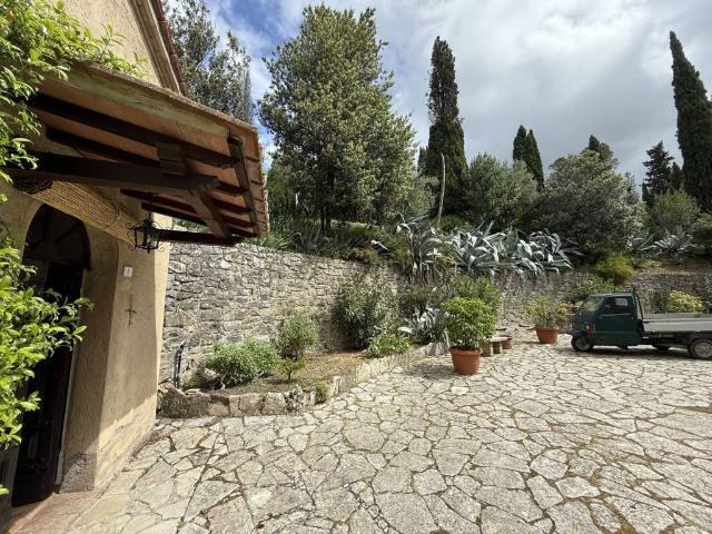 Villa Indipendente in vendita a Passignano Sul Trasimeno, Umbria