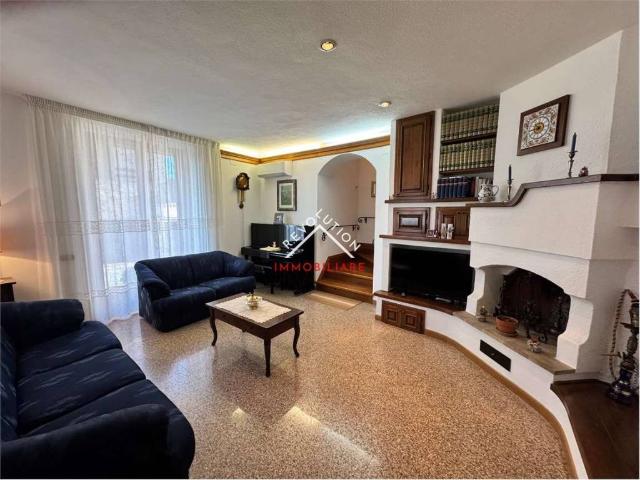 Villa Indipendente in vendita a Cerqueto, Passignano Sul Trasimeno