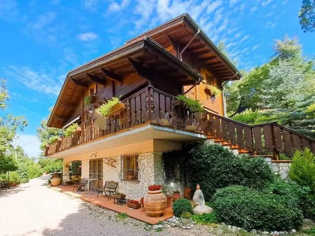 Villa Indipendente in vendita a Passignano Sul Trasimeno, Umbria