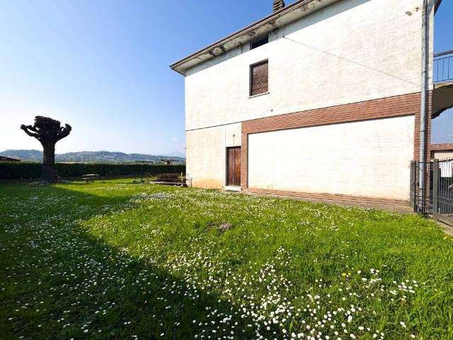 Villa Indipendente in vendita a Passirano, Lombardia