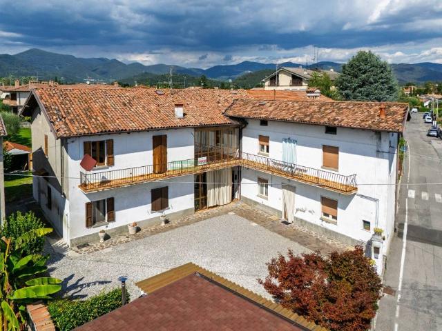 Villa Indipendente in vendita a Passirano, Lombardia