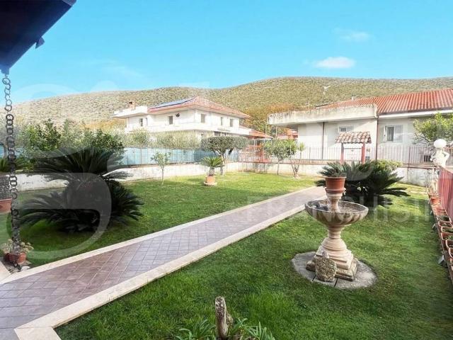 Villa Indipendente in vendita a Pastorano, Campania