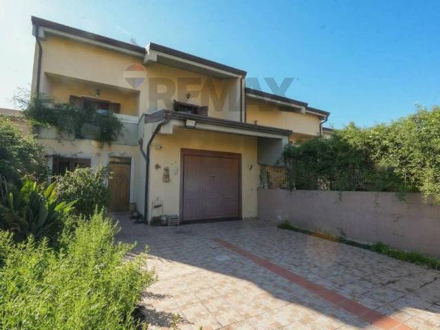 Villa Indipendente in vendita a Paternò, Catania
