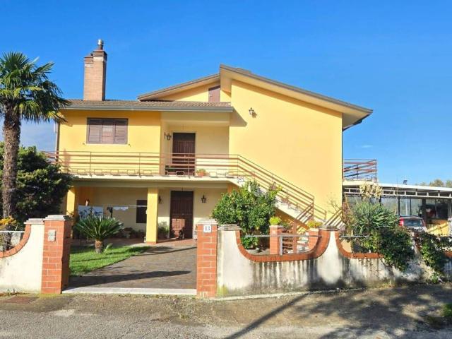 Villa Indipendente in vendita a Paternopoli, Campania