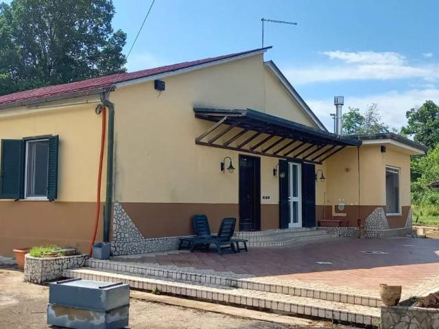 Villa Indipendente in vendita a Patrica, Lazio